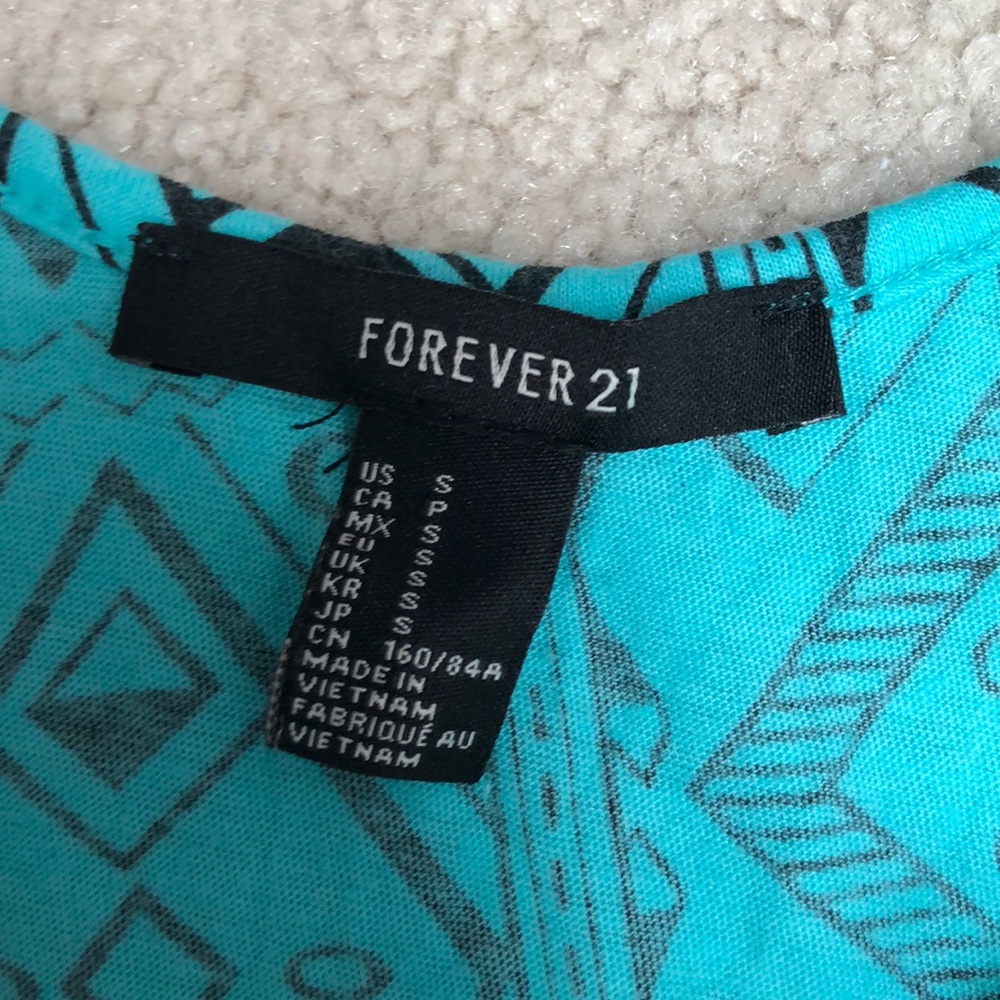 Patterned Crop Top - Picture 2 of 3